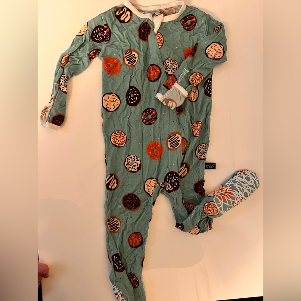 Peregrine soft amazing bamboo viscose 🍩 pjs sz6-9mos like new